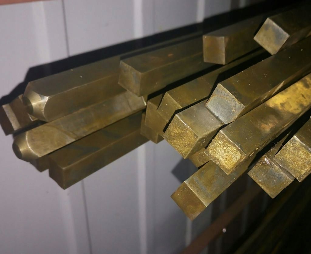 Латунный квадрат 30 мм Л63 матовый полутвердый Латунный квадрат 30 мм Л63 матовый полутвердый